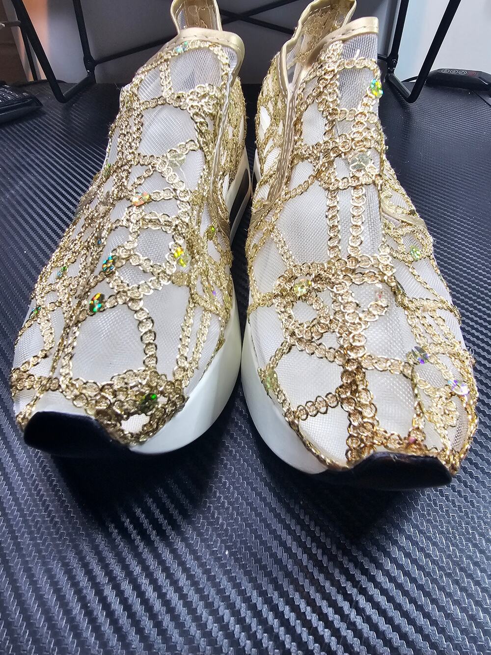 Queens Golden Sand walking shoes Size 42 US size 10